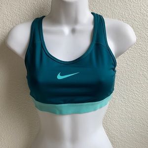 NIKE - sports bra